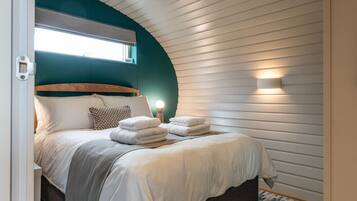 3 bedrooms, desk, free WiFi, bed sheets