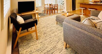 Charming Coastal Escape near Wickford, RI.
Close to beaches and coastal charm!