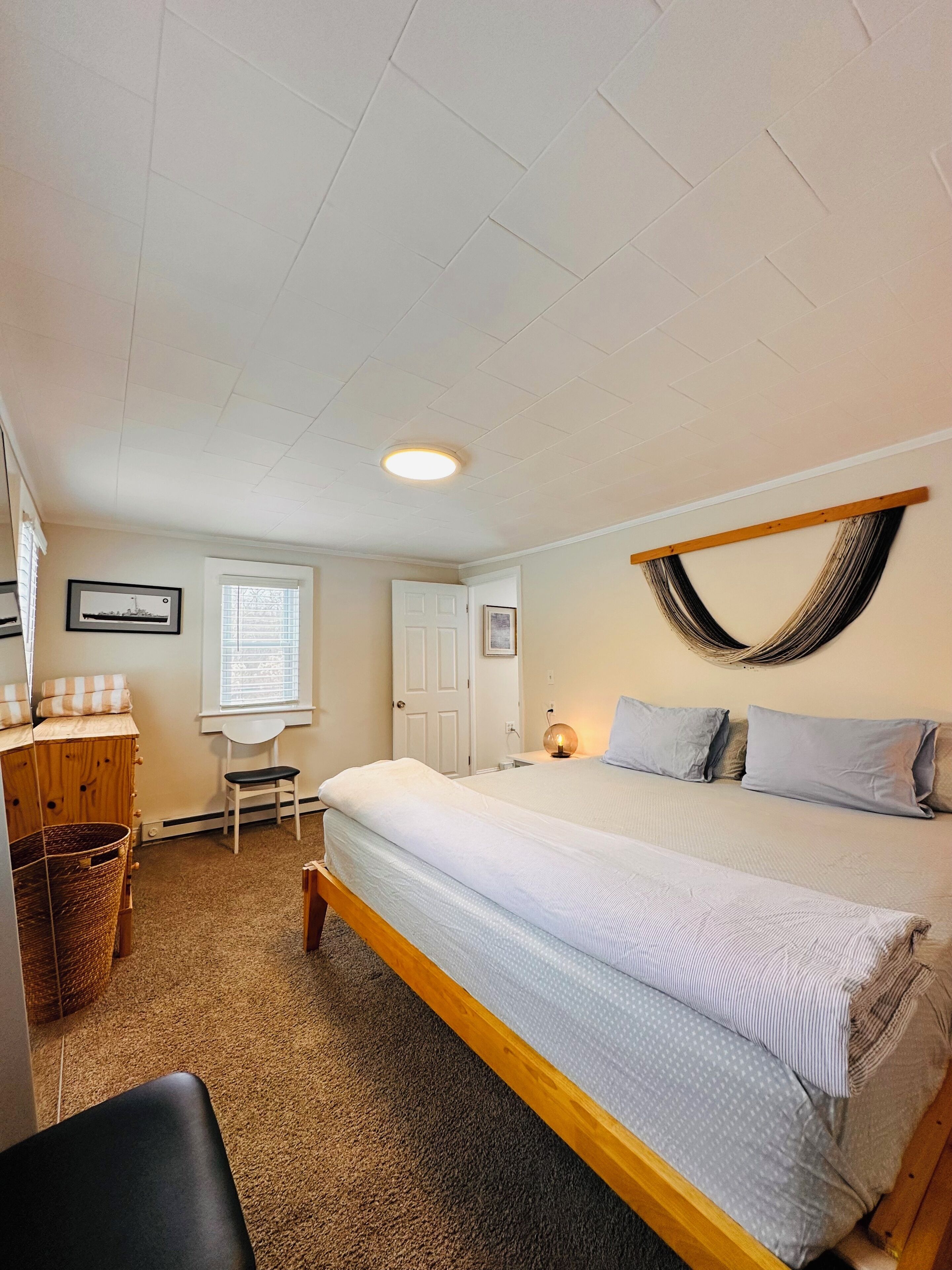 2 bedrooms, in-room safe, desk, iron/ironing board