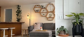 Charming Coastal Escape near Wickford, RI. 
Close to beaches and coastal charm!