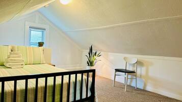 2 bedrooms, in-room safe, desk, iron/ironing board