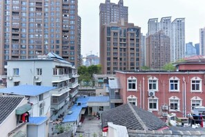 A high-rise residential building with multiple balconies and a courtyard. - Red House Hotel (Shanghai Red House Hospital Lujiabang Road Subway Station Branch) (Shanghai)