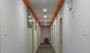 Interior - Red House Hotel (Shanghai Red House Hospital Lujiabang Road Subway Station Branch) (Shanghai)