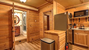 Fridge, microwave, stovetop, dishwasher