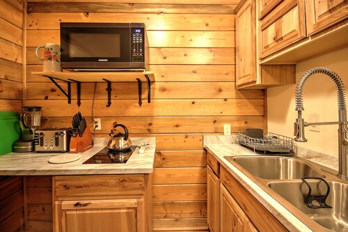 Queen Studio Apartment on 1.5 Acre Yellowstone Riverfront Property