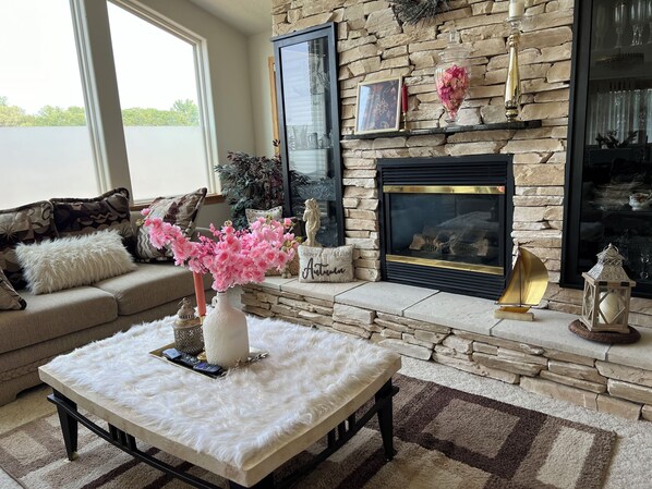 Interior - Charming 2-bedroom King+King bedroom house in near Ponca with WiFi, AC (Waterbury)