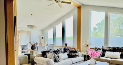 Charming 2-bedroom King+King bedroom house in near Ponca with WiFi, AC