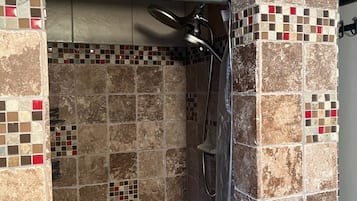Douche, articles de toilette écologiques, sèche-cheveux