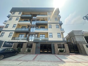 Exterior - Cozy 2-bedroom apartment in fantastic Lekki with WiFi and fitness room RM D3 (Lekki)