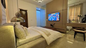 2 bedrooms, iron/ironing board, WiFi