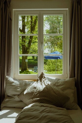 House by the lake with plenty of space, right next to the Lüneburg Heath parks