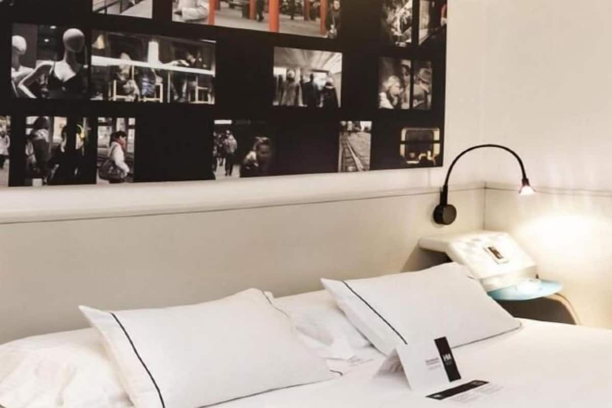 Minibar, caja de seguridad en la habitación y decoración personalizada