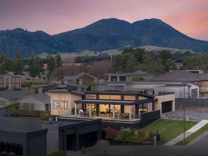 Exterior - Botanical Oasis - Outdoor entertaining, lake views (Taupo)
