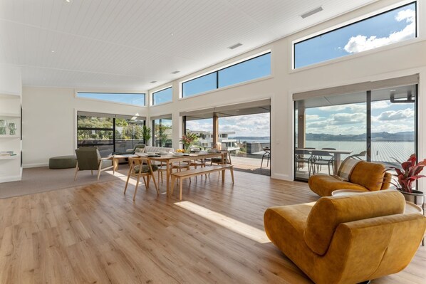 Interior - Botanical Oasis - Outdoor entertaining, lake views (Taupo)