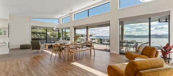 Botanical Oasis - Outdoor entertaining, lake views