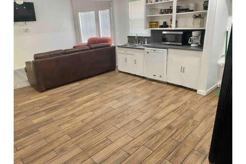 Clean 3 BR 2BA  White House Near TTU & UMC