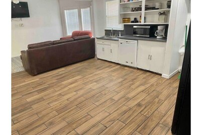 Clean 3 BR 2BA White House Near TTU & UMC
