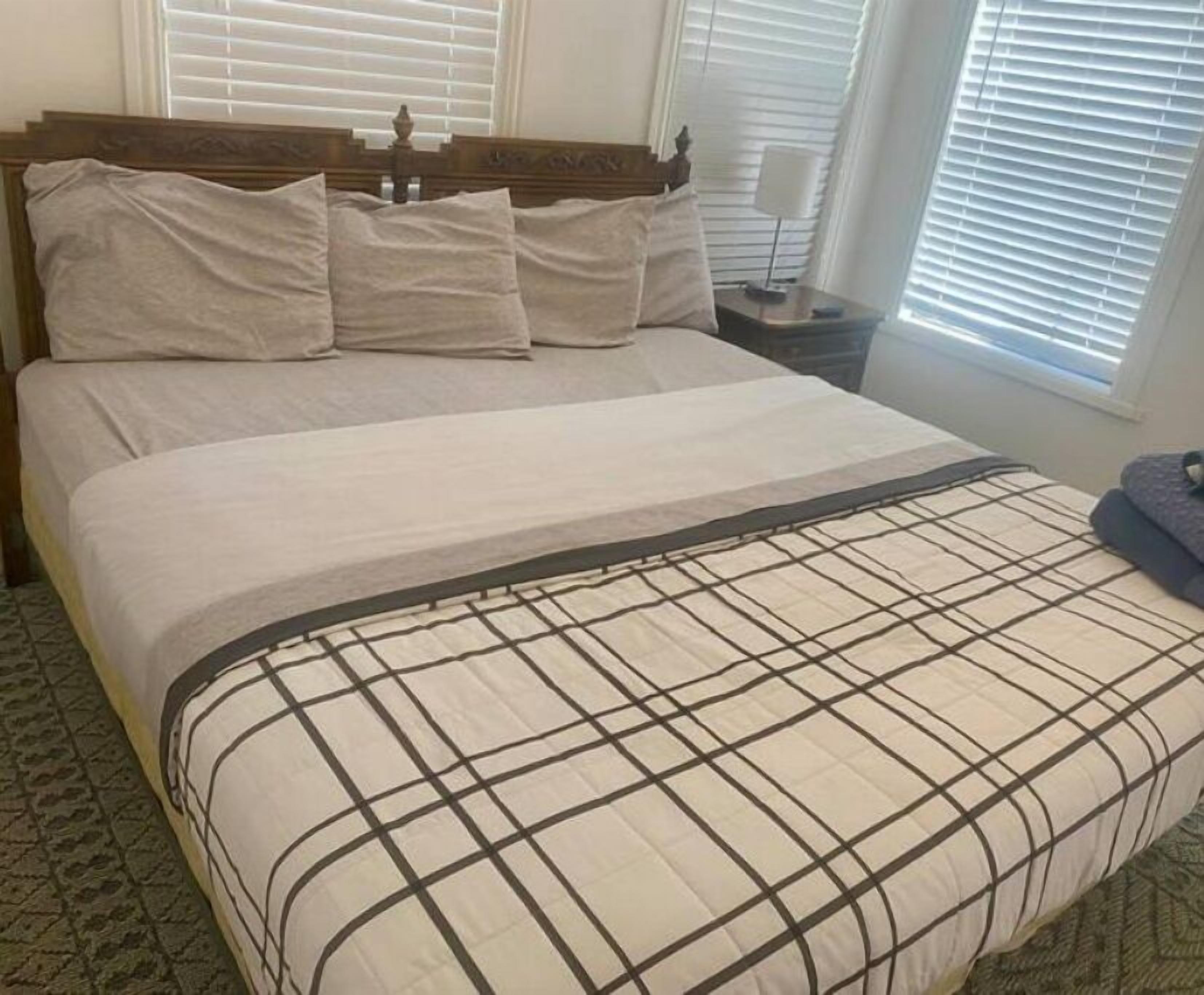 3 bedrooms, WiFi, bed sheets