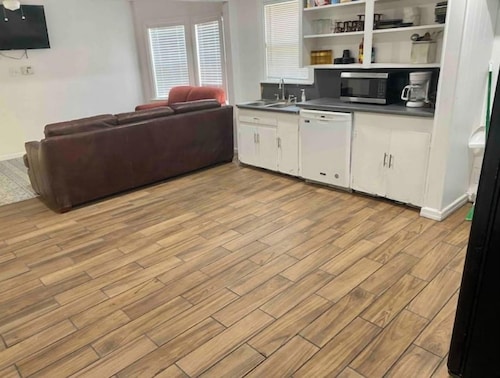 Clean 3 BR 2BA  White House Near TTU & UMC