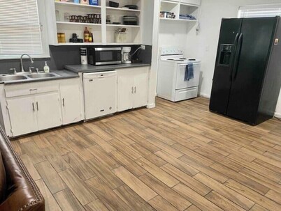 Clean 3 BR 2BA  White House Near TTU & UMC