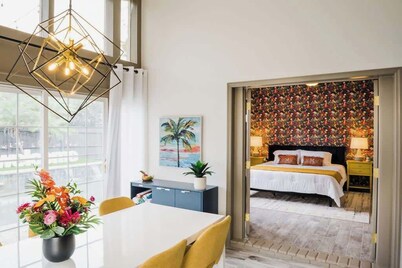 Walk into Tropical Paradise - POOL - GYM - HOT TUB