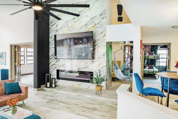 Interior - Walk into Tropical Paradise - POOL - GYM - HOT TUB (Altamonte Springs)