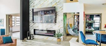 Walk into Tropical Paradise - POOL - GYM - HOT TUB