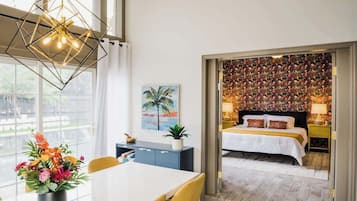 4 chambres, bureau, fer et planche à repasser, lit parapluie