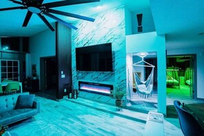 Interior - Walk into Tropical Paradise - POOL - GYM - HOT TUB (Altamonte Springs)