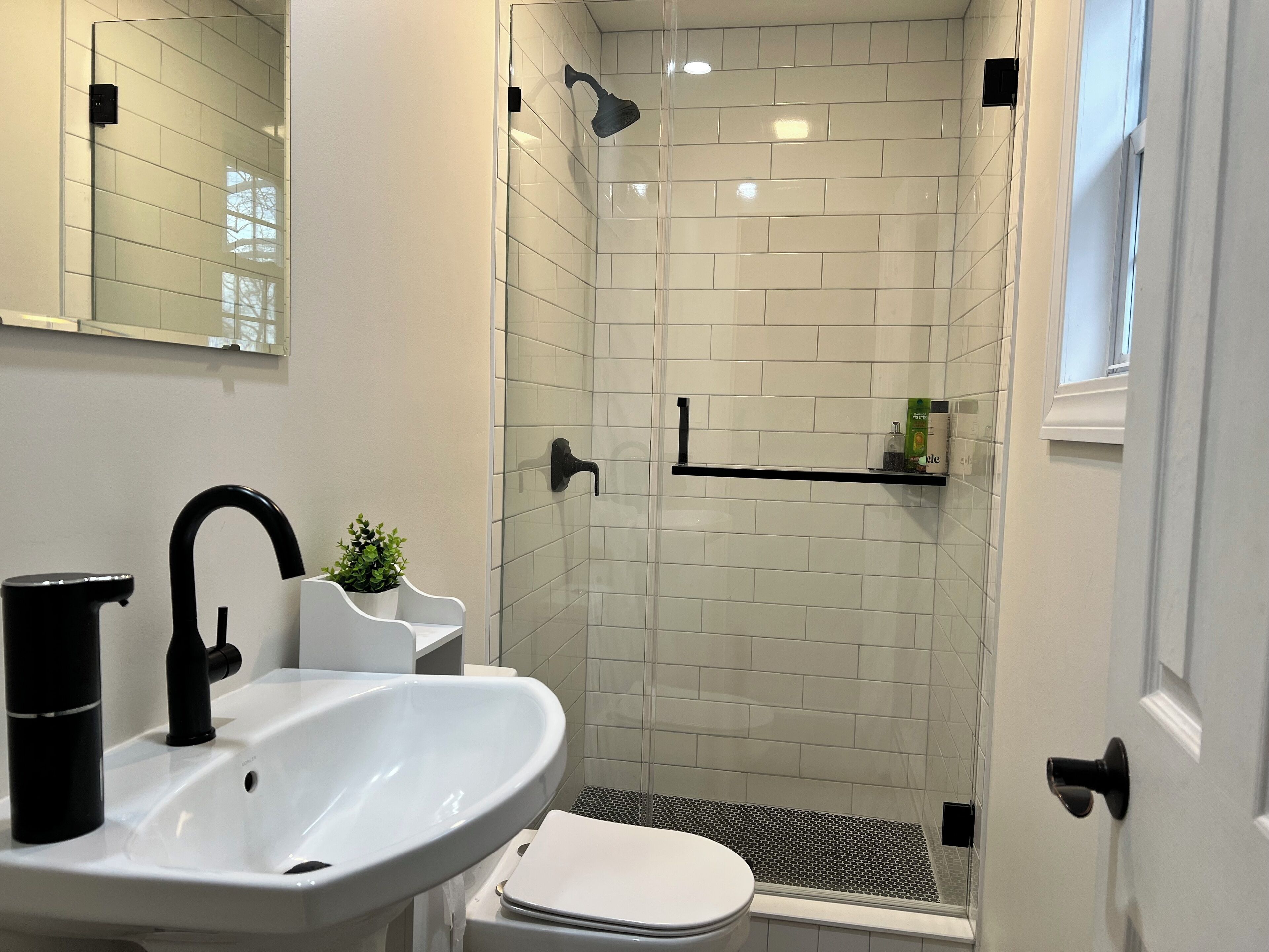 Towels, soap, shampoo, toilet paper