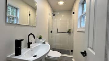 Towels, soap, shampoo, toilet paper