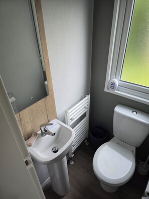 Dusche, Haartrockner, Toilettenpapier