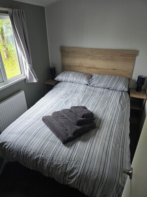 4 dormitoris, planxa i posts de planxar, wifi i roba de llit 