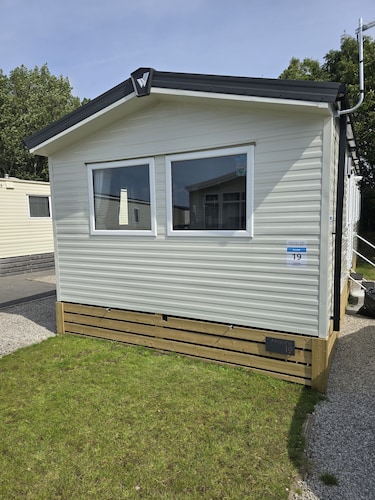 8 Berth Caravan free WiFi, Airfryer, Xbox 1