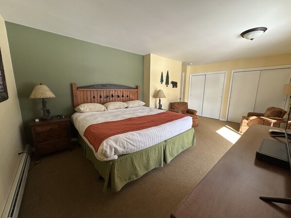 2 slaapkamers, een strijkplank/strijkijzer, reisbedje, gratis wifi