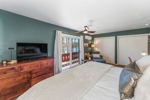 2 bedrooms, iron/ironing board, travel crib, free WiFi