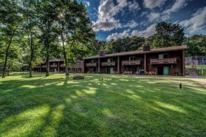 Exterior - Newly Updated! 2 BD 2BA Voyageur Lake Condo w/ Private Pier. End Unit. ER Chain (Eagle River)