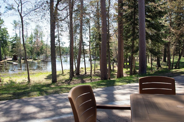 Outdoor dining - Lake Forest Resort – Relax on a Pristine Sandy Beach in the Northwoods! (Eagle River)