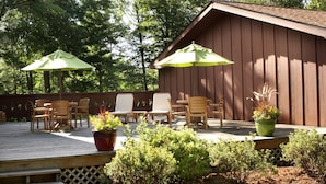 Outdoor dining - Lake Forest Resort – Relax on a Pristine Sandy Beach in the Northwoods! (Eagle River)
