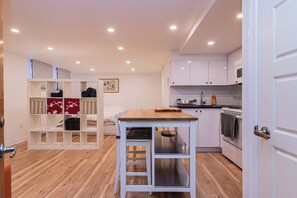 Fridge, microwave, oven, stovetop - 5tudio@Jolicoeur Bright Basement- Only 15 Minutes to Montreal via Jolicoeur Stn (Montréal)