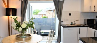 Oak Cottage - Perfect for Walking, Exploring and Relaxing. Pet Friendly