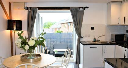 Oak Cottage - Perfect for Walking, Exploring and Relaxing. Pet Friendly