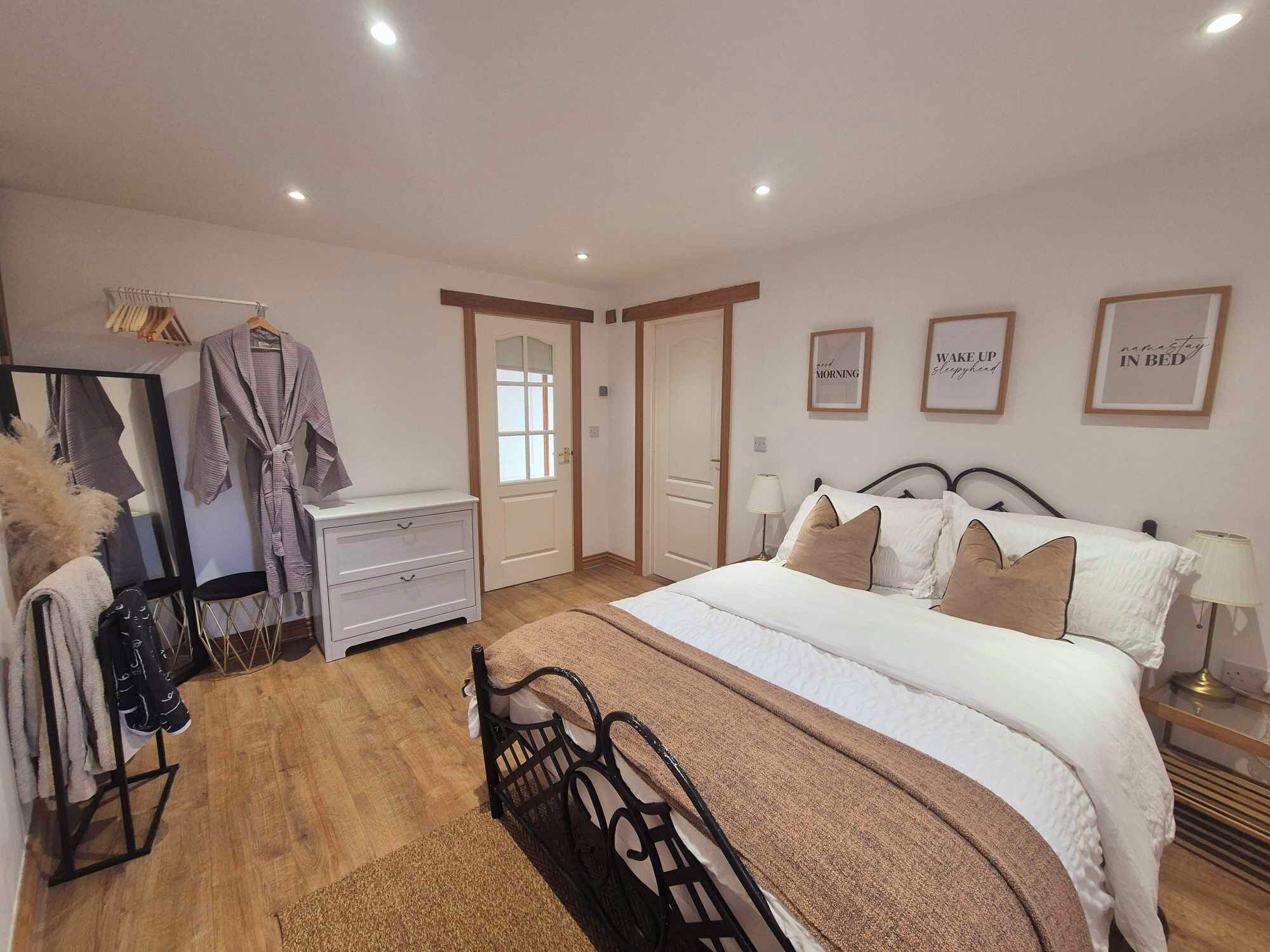 1 dormitorio, tabla de planchar con plancha, cuna de viaje y wifi gratis