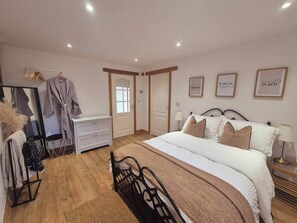 1 bedroom, iron/ironing board, travel cot, free WiFi