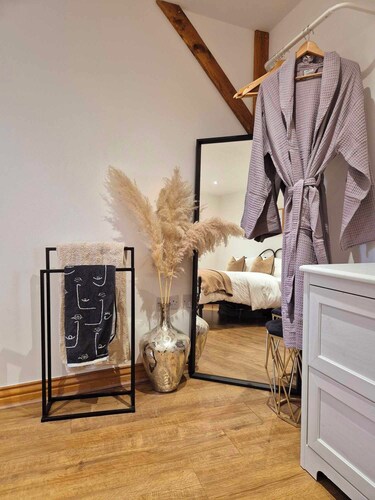 Oak Cottage - Perfect for Walking, Exploring and Relaxing. Pet Friendly