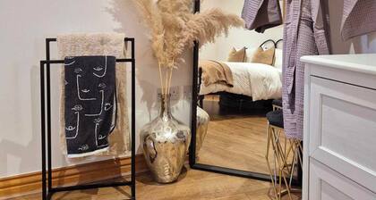 Oak Cottage - Perfect for Walking, Exploring and Relaxing. Pet Friendly