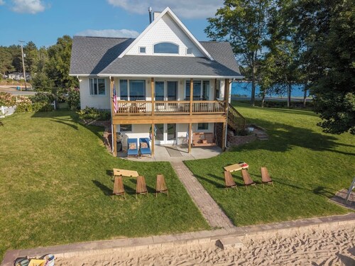 Lakefront | 2 Saunas, Firepit, Kayaks, Dock & Boat