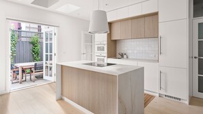 Microwave, oven, dishwasher, coffee/tea maker