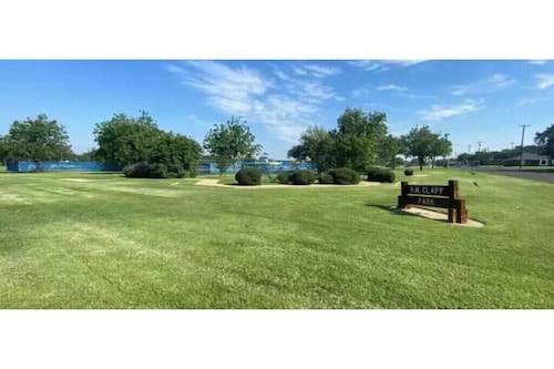 Spacious, Clean, Fresh 4BR/3BA  Unit A - 6 beds