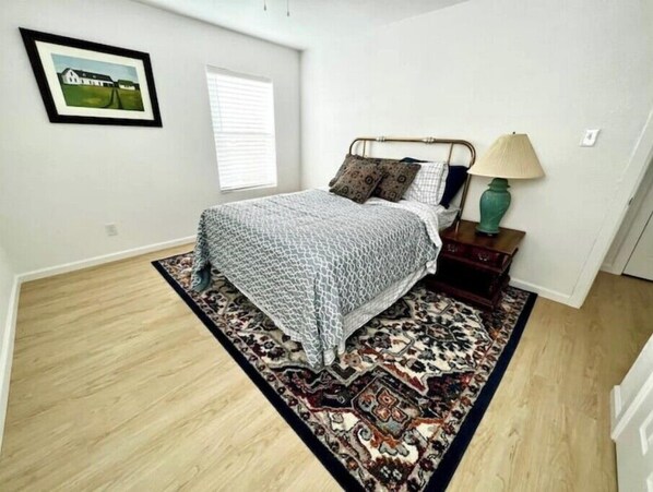 4 bedrooms, WiFi, bed sheets - Spacious, Clean, Fresh 4BR/3BA  Unit A - 6 beds (Lubbock)